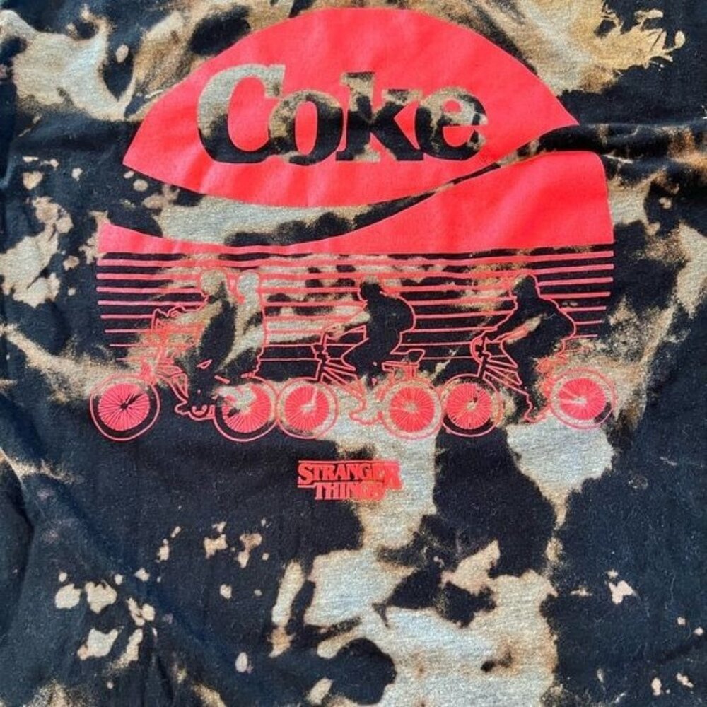 Stranger Things x Coke Brand Tee Shirt Size Medium Unisex Tie Dye Distressed - Picture 6 of 9